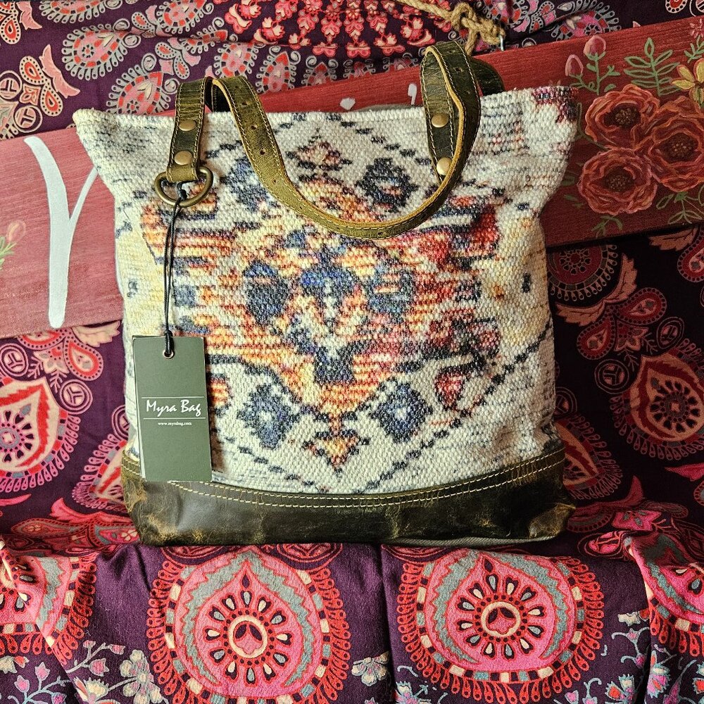 Myra Bag: Zippered Tote